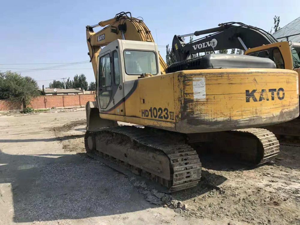 加藤hd1023iii 挖掘机