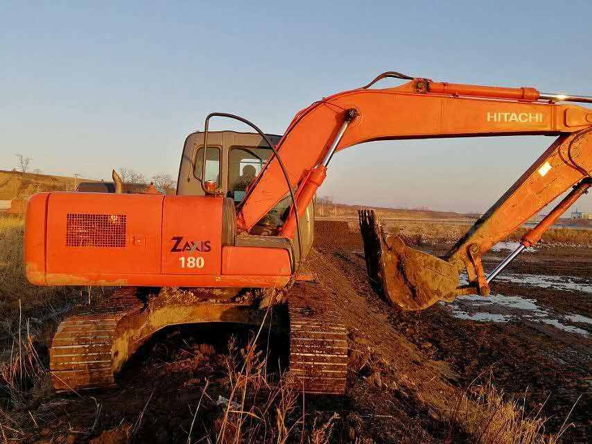 日立zaxis130 挖掘机