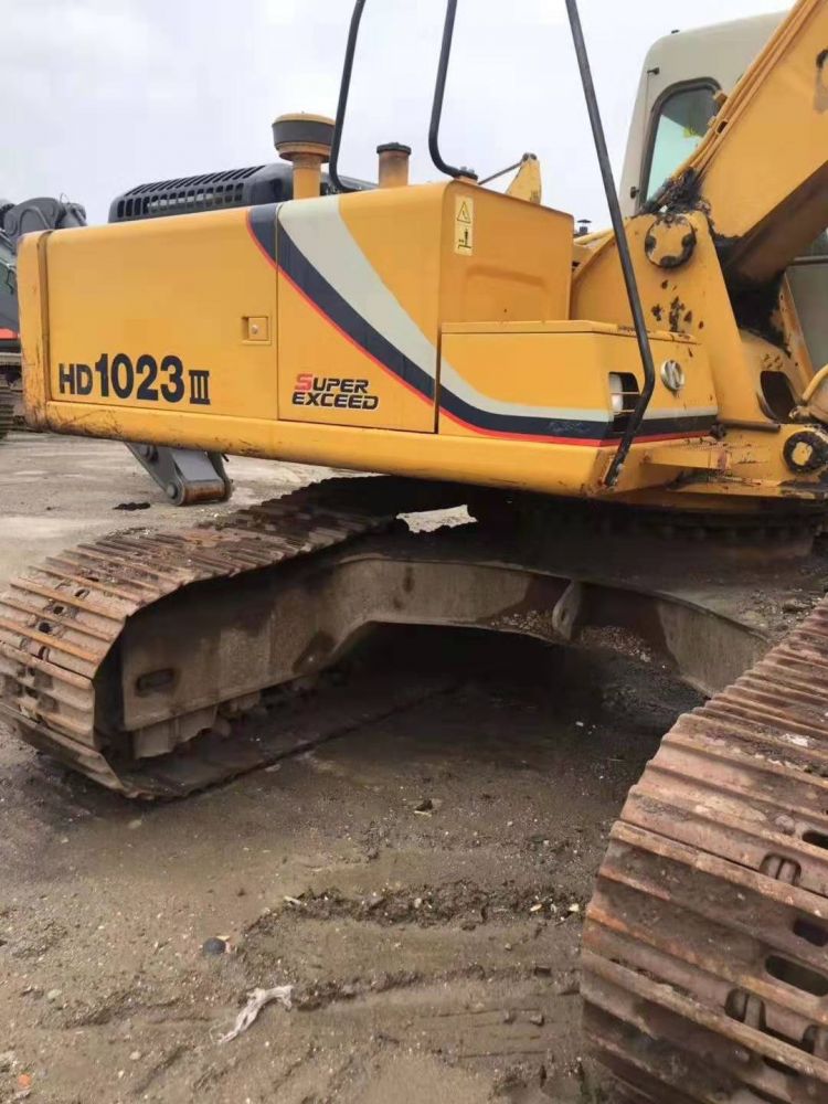 加藤hd1023iii挖掘机
