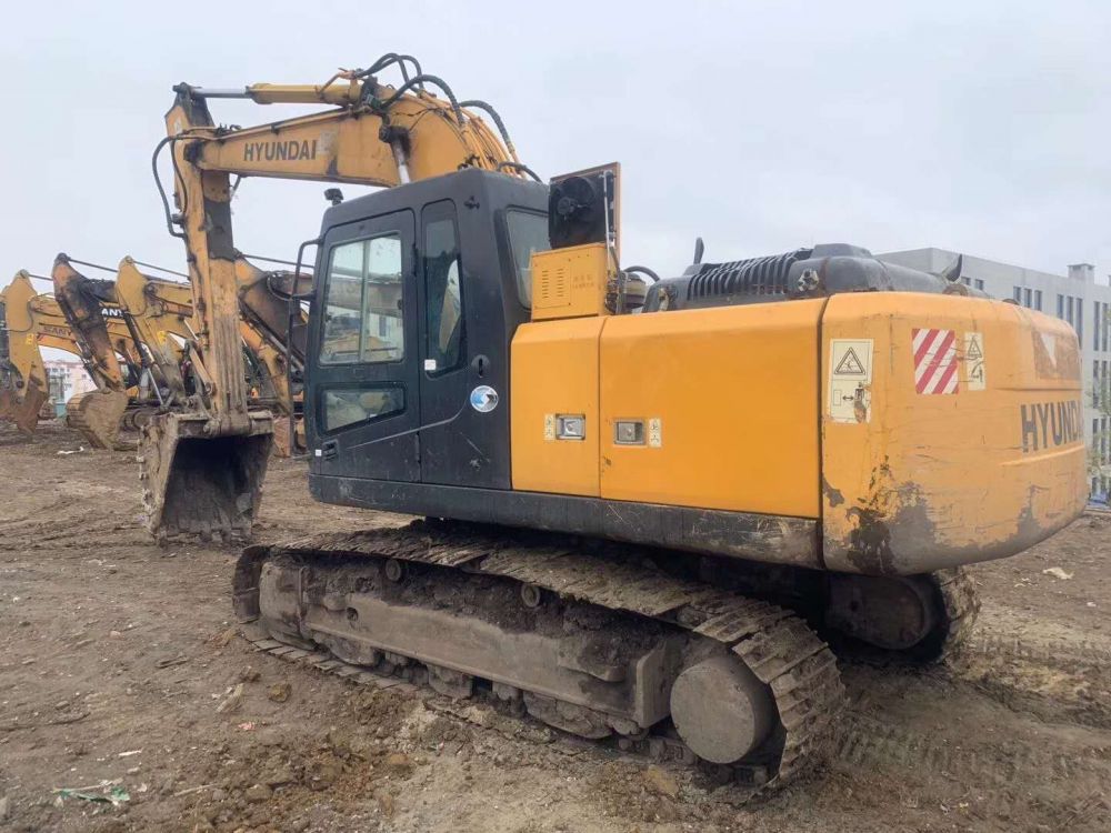 现代r215-7 挖掘机