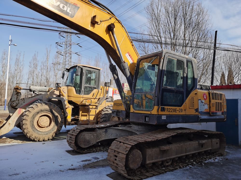 雷沃重工fr220e挖掘机