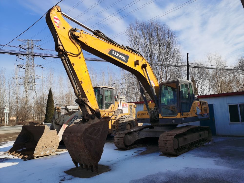 雷沃重工fr220e挖掘机