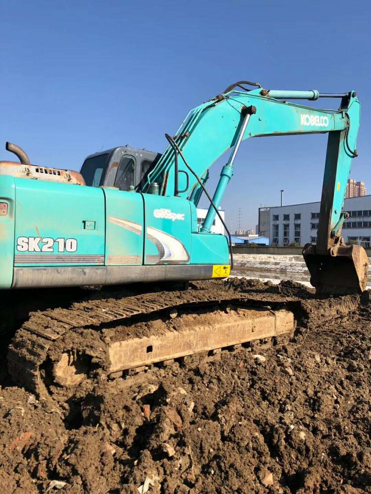 神钢sk210超8挖掘机