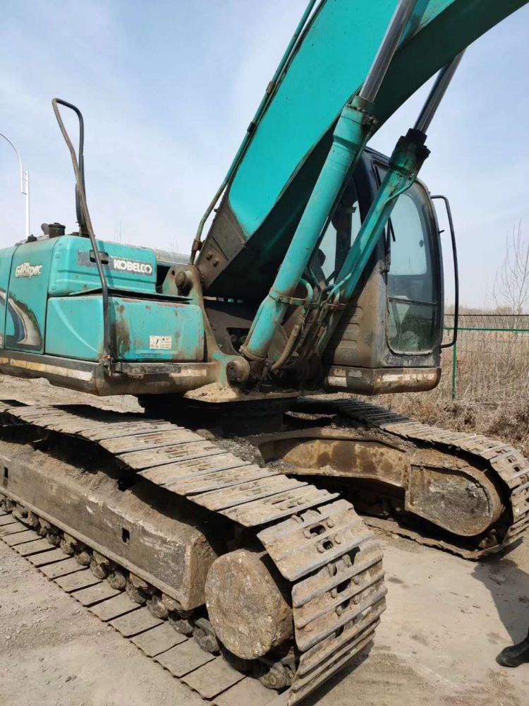 神钢sk210lc-8 挖掘机