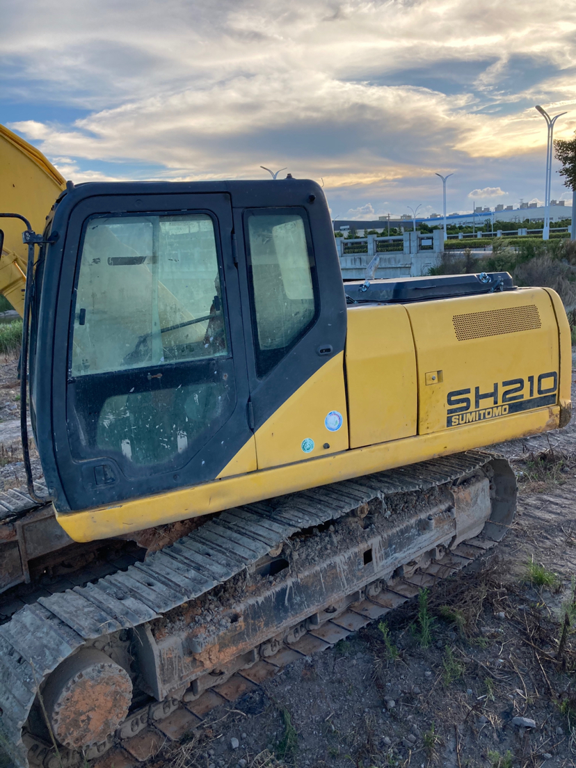 住友sh210a5挖掘机
