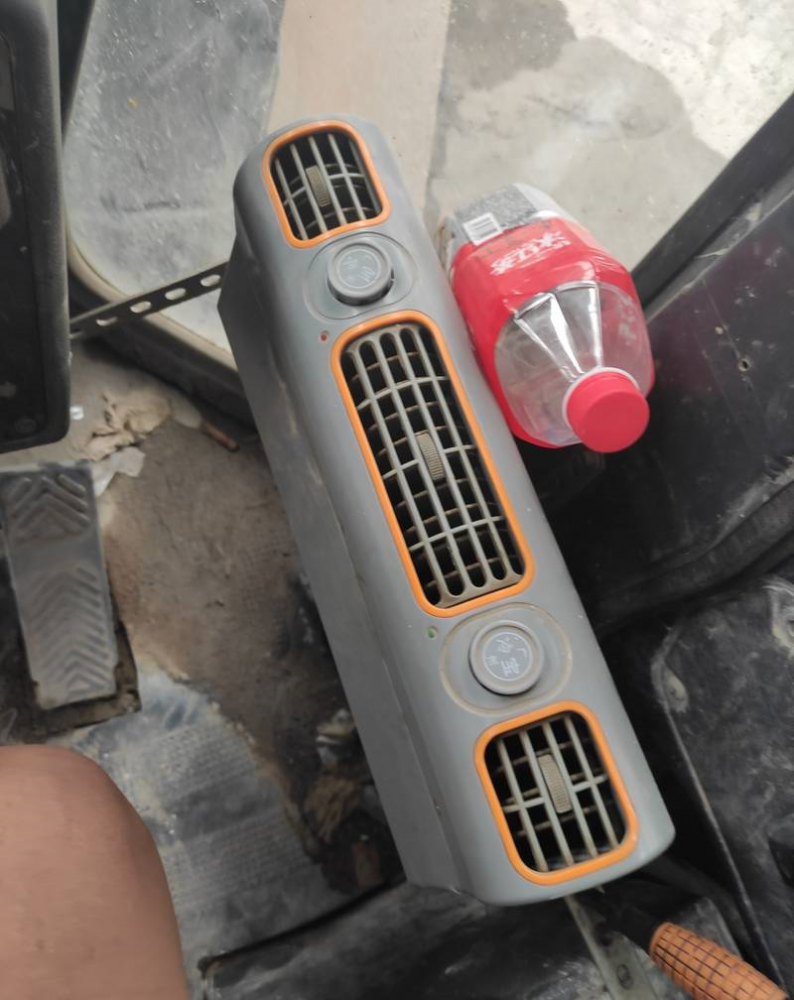 装载机加装的空调出风机出风小