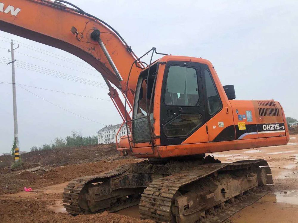 实拍照片20091307号,09年斗山215-7,不带锤 12万,手续全吨位:21吨年限