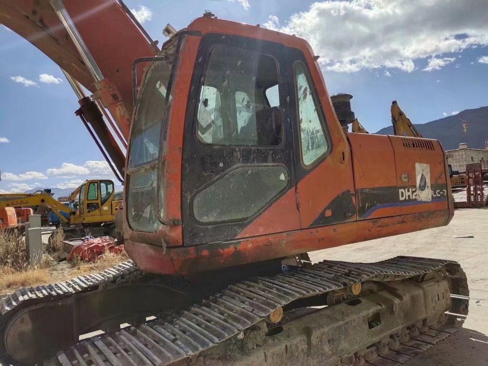 斗山dh220-5 挖掘机