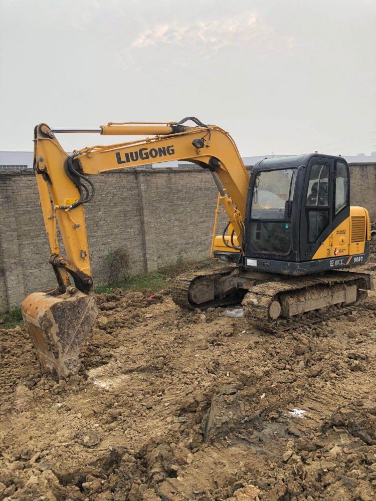 18年6月柳工908,  3200小时吨位:8吨年限:2018年小时:不详设备型号