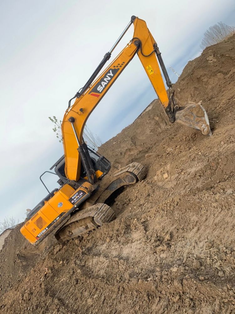 三一重工sy215c9挖掘机