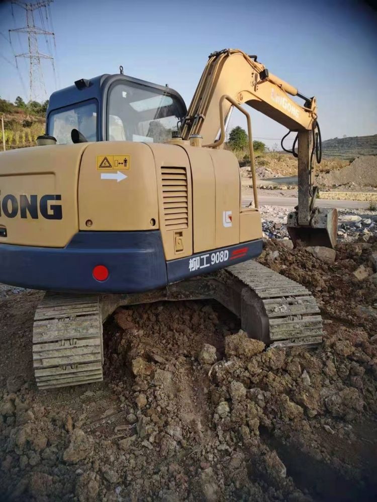 实拍照片出售   13年柳工908d吨位:8吨年限:2013年小时:不详设备型号