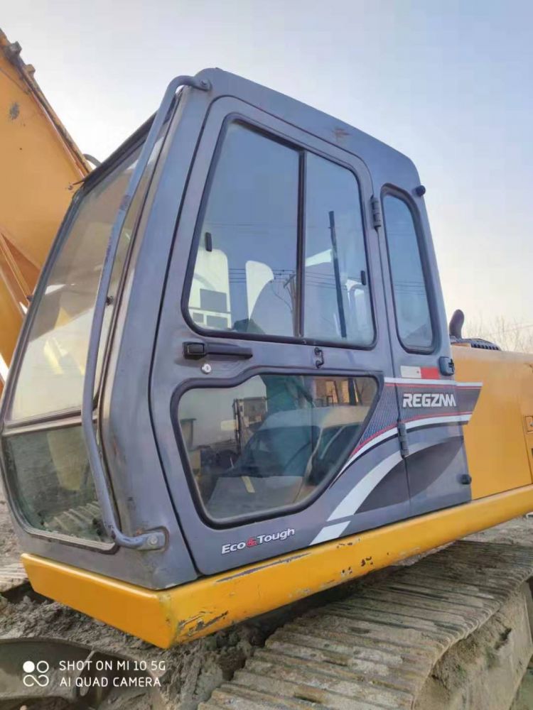 实拍照片出售   12年加藤1023都已经保养完,直接进工地吨位:23吨年限